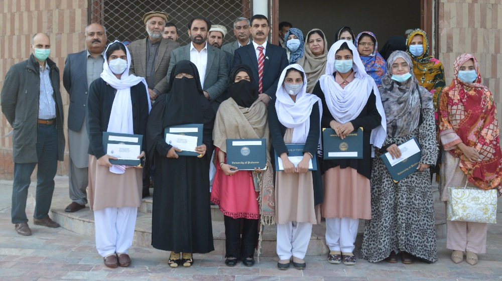 Position holders in BA/ BSc Annual Examination 2020 to pose for a photograph with Vice Chancellor Prof Dr Muhammad Idrees accompanied by Controller of Examination Dr. Syed Fazl-i-Hadi and other sectional heads